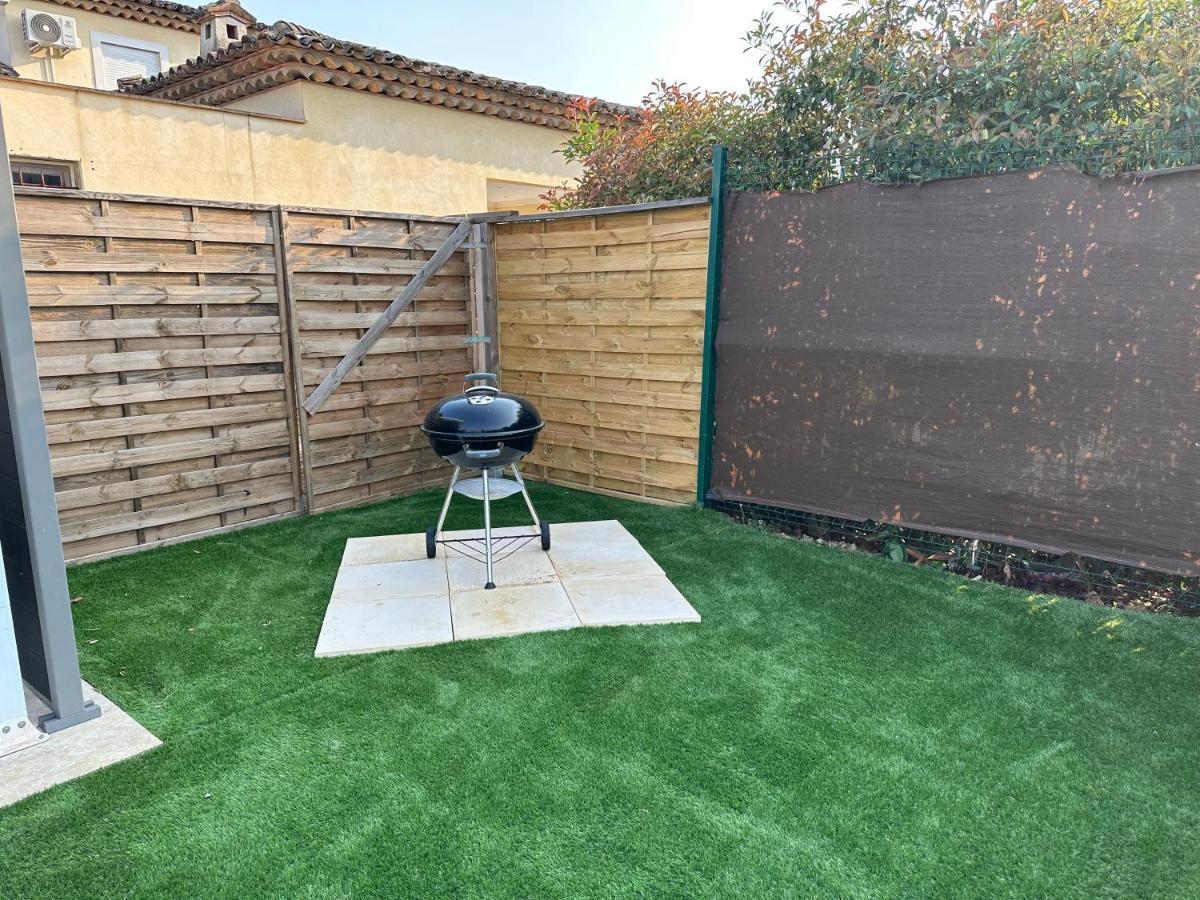 PeymeinadePetite Maisonette Adossee Mais Independante Avec Piscine别墅 外观 照片
